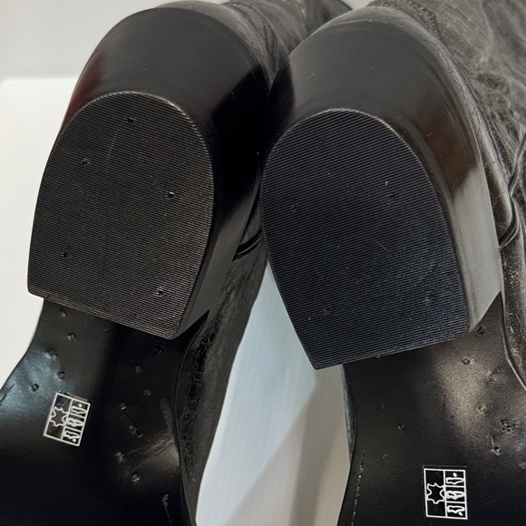 Johnny Ringo Black Crackle and Silver Crosses Heeled Boots - Picture 14 of 15